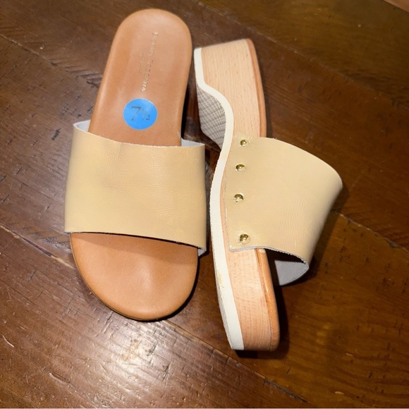 donna toscana Shoes - Donna Toscana Tan Slides/Heel leather upper size 7.5 made in Italy